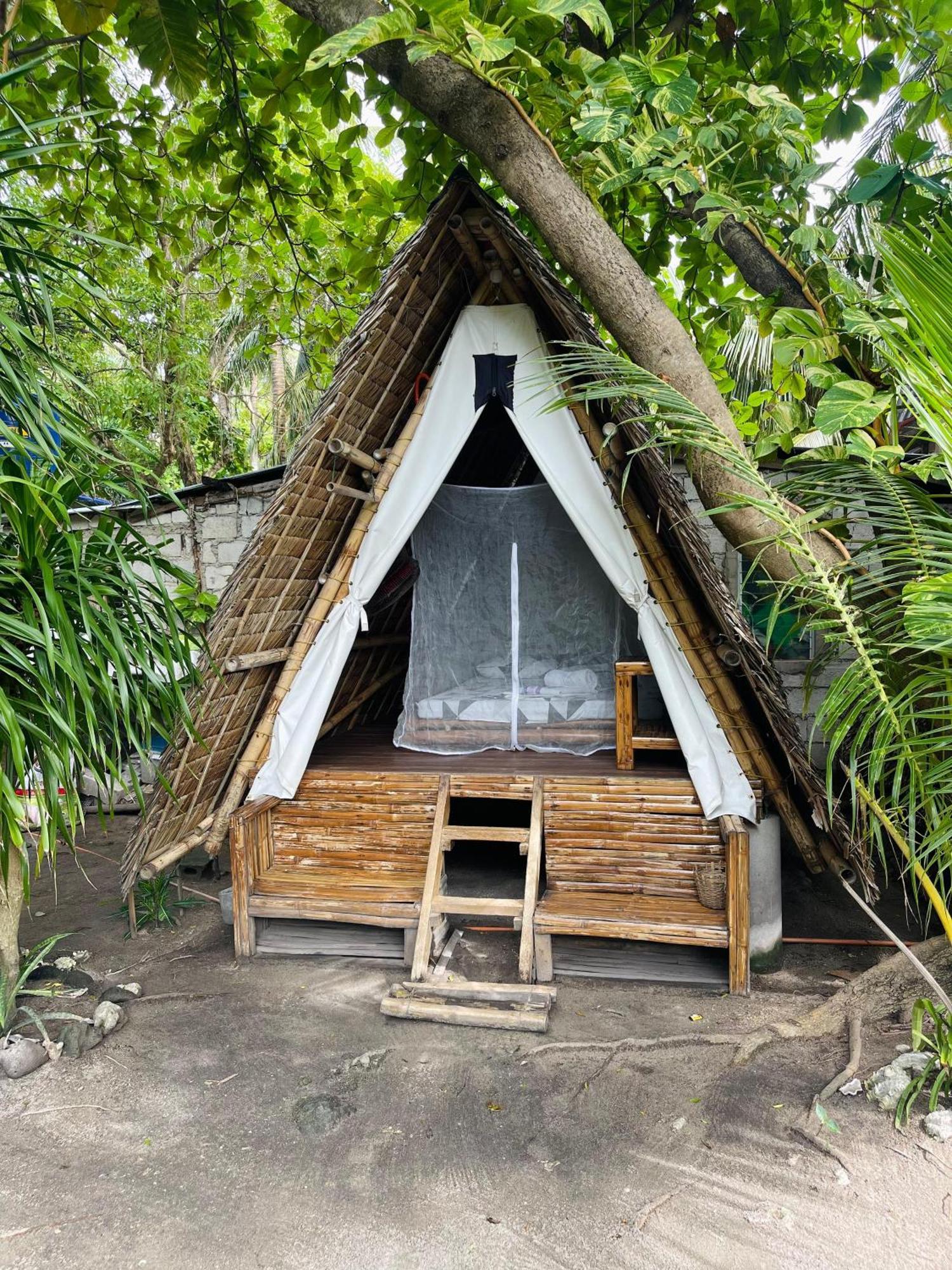 Georgia'S Neverland Hostel Isola di Malapascua Esterno foto